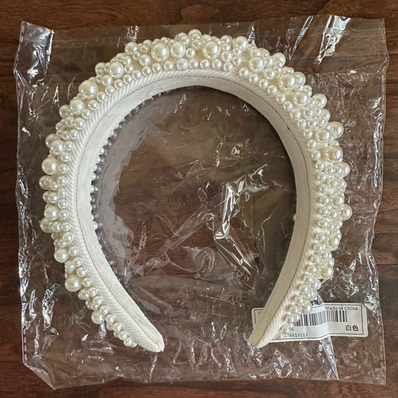 NWT Pearl Embellished Headband - Picture 2 of 5